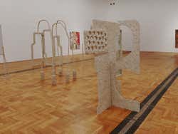 Escultura abstracta en Zacheta